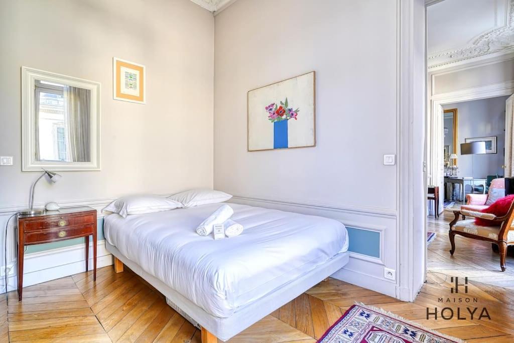 Le Collectionneur - Aux Invalides - 256c Appartement